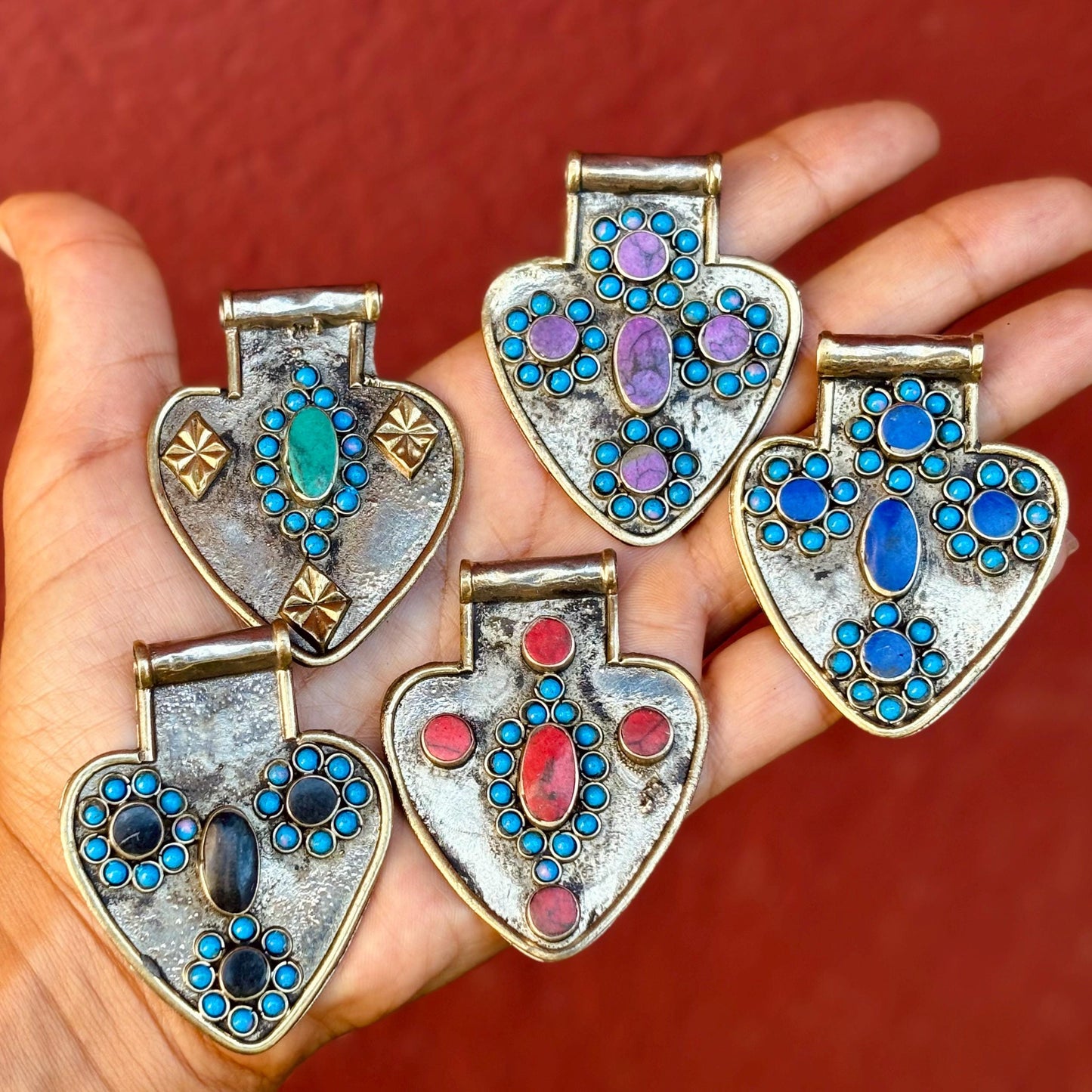 Pendentif argenté cœur avec pierre, Asyk tribal vintage, Bijou Turkmène ethnique ancien, Tribu nomade Asie, Bijou oriental festival, Cadeau