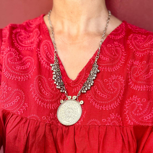 Collier breloques pendentif rond boho tribal, Collier afghan vintage tribu nomade, Collier long oriental ethnique hippie, Cadeau pour femme