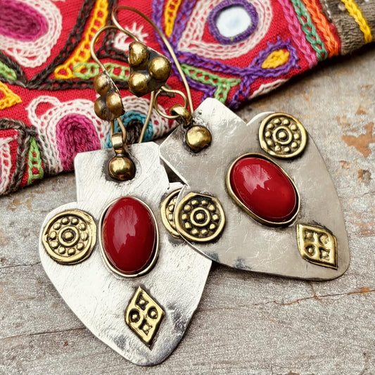 Boucles d’oreille cœur tribales Turkmène Afghan, Boucles Asyk argenté pierre rouge boho ethniques orientales, Bijou festival gypsy asiatique