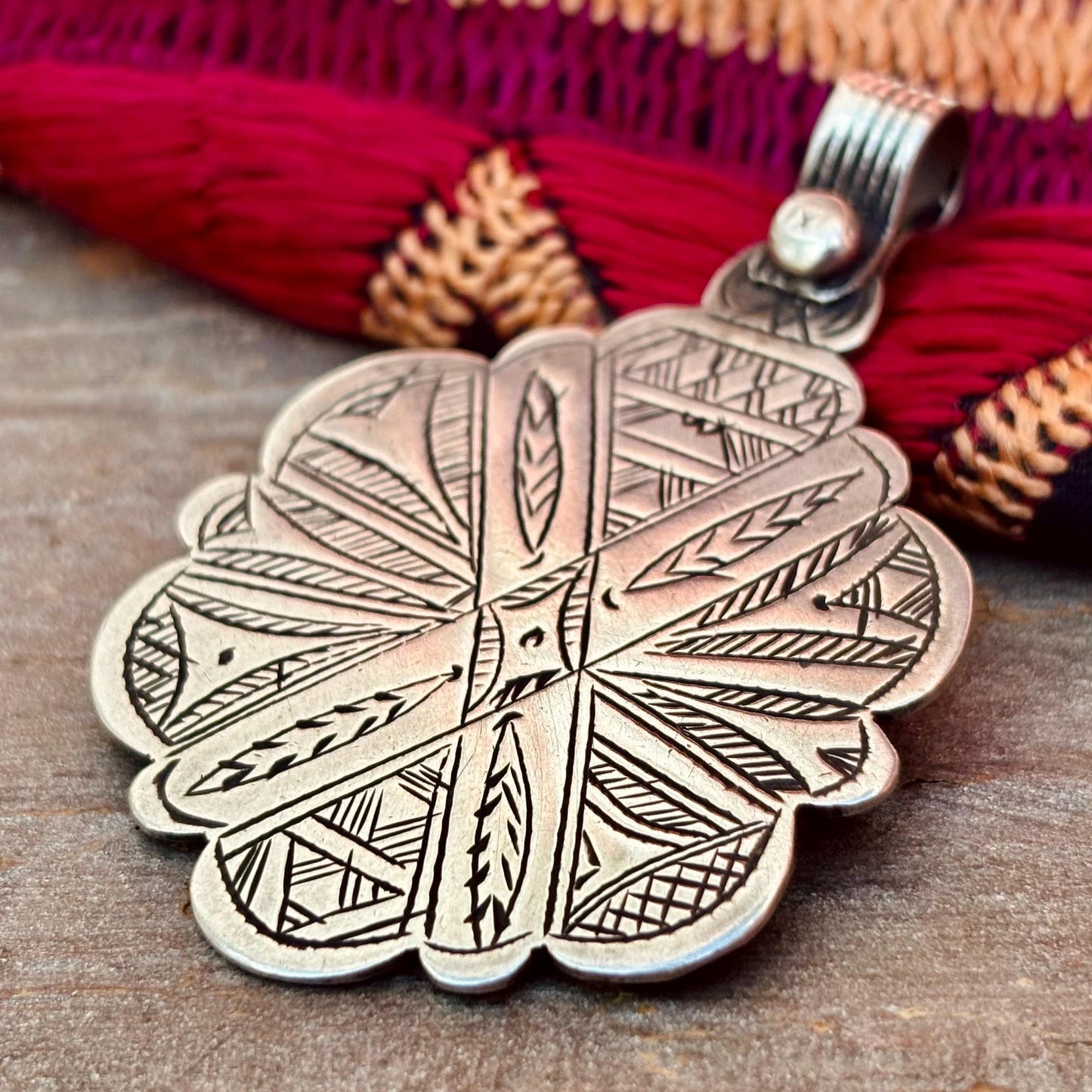 Pendentif Berbère argent gravé Maroc - Amulette tribale orientale ancienne