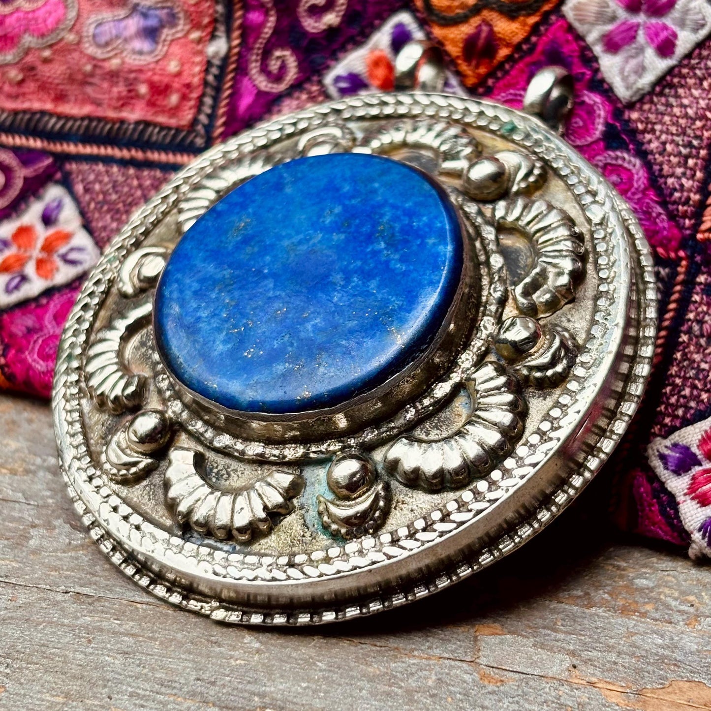 Pendentif Turkmène Rond Lapis Lazuli Argent - Bijou Tribal Ethnique Pierre Bleue - Statement Oriental Vintage