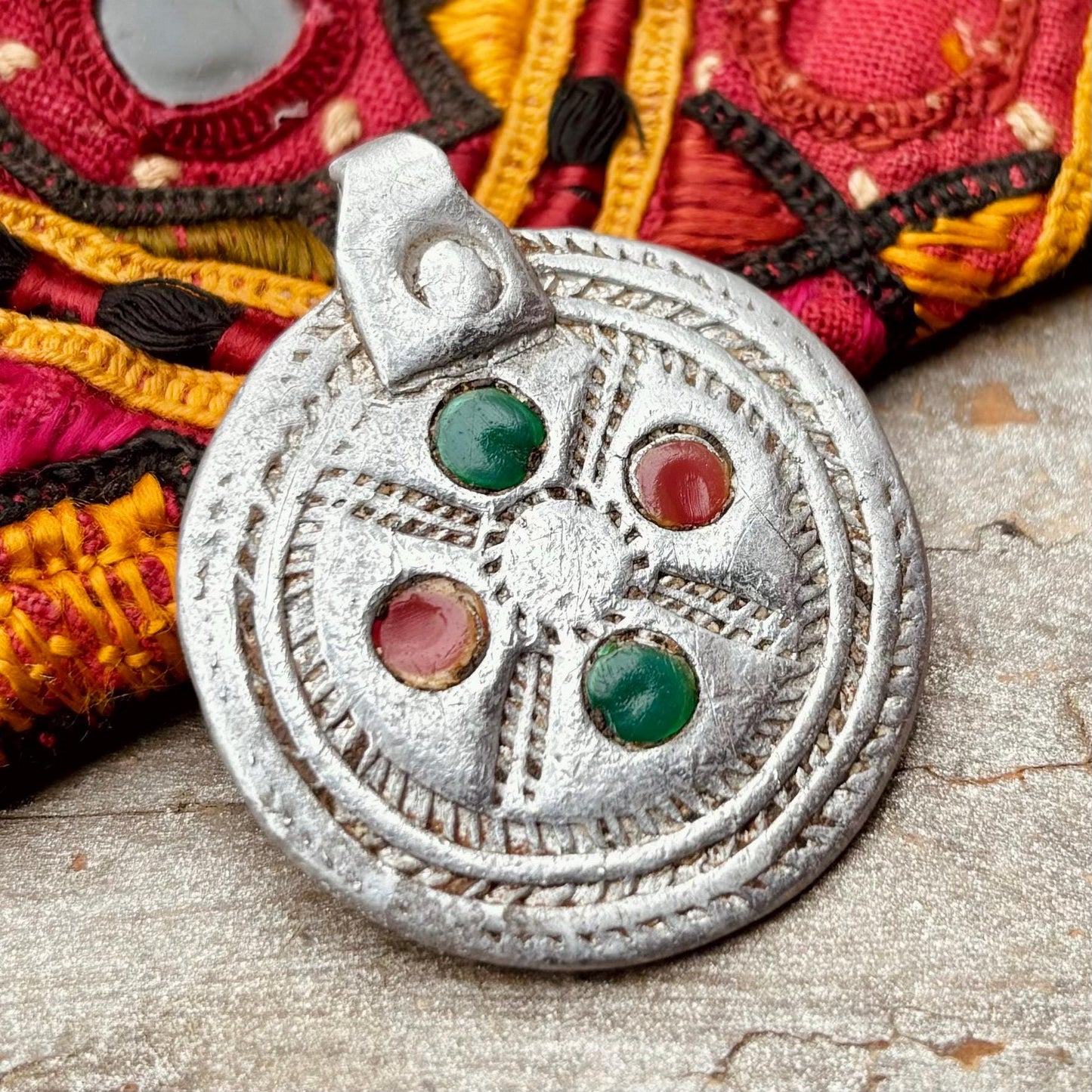 Pendentif rond aluminium vintage, Pendentif ancien métal Ethiopie africain, Antiquités Ethiopie Amulette Talisman, Bijou ethnique tribal