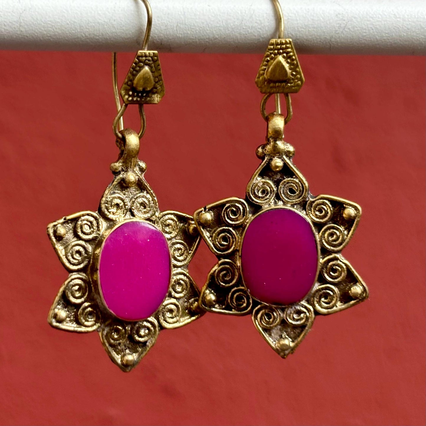 Ethnische Ohrringe aus goldfarbenem Bronze und Stein nach Wahl, Tribal-Diamant-Ohrringe im orientalischen bohemischen afghanischen Stil, Geschenk für Frauen