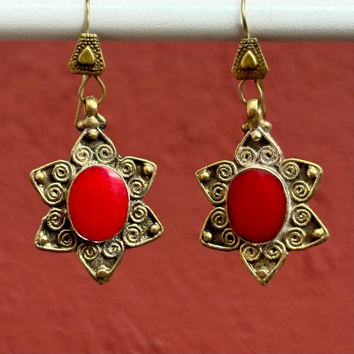 Ethnische Ohrringe aus goldfarbenem Bronze und Stein nach Wahl, Tribal-Diamant-Ohrringe im orientalischen bohemischen afghanischen Stil, Geschenk für Frauen