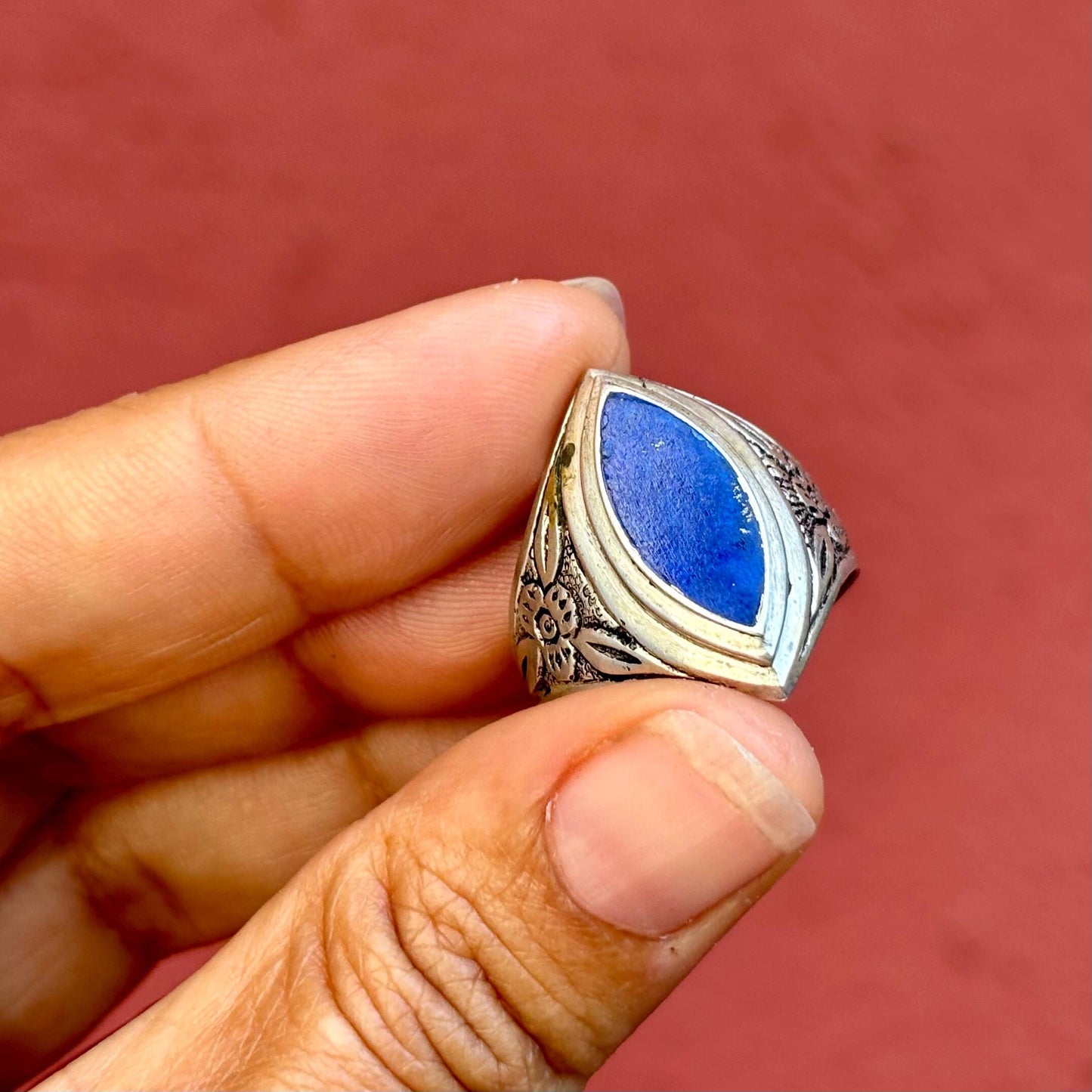 Bague argent lapis lazuli, Bague ethnique vintage, Bague tribale pierre bleue pointe, Bague afghane orientale ethnique, Cadeau pour femme