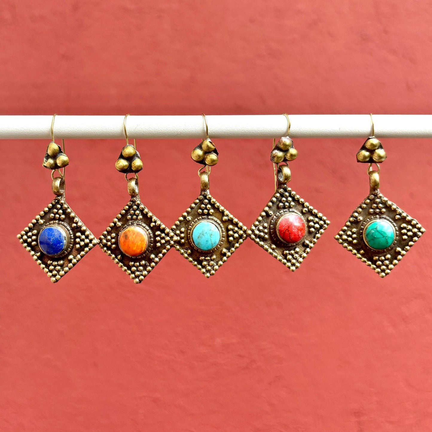 Boucles d'oreille ethniques bronze doré et pierres au choix, Boucles d’oreille losange tribale orientale bohème afghanes, Cadeau pour femme