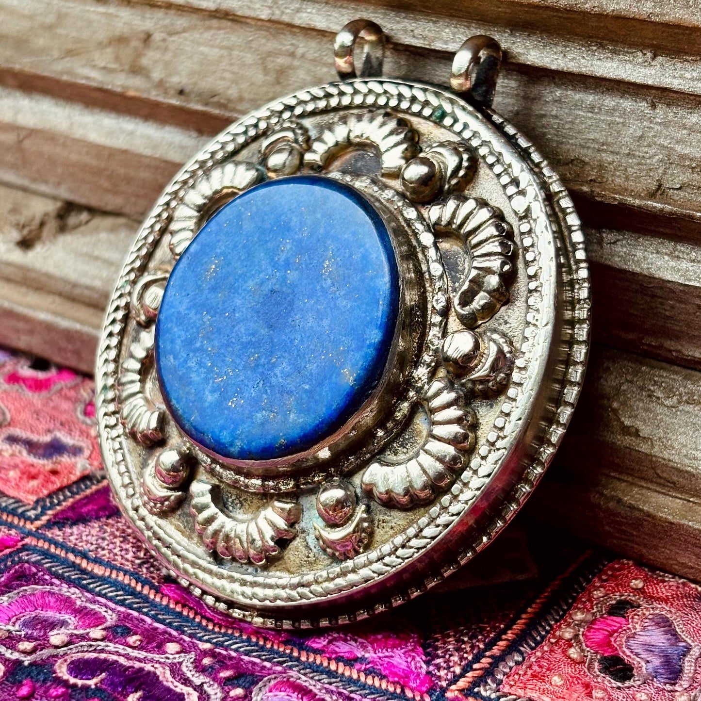 Pendentif Turkmène Rond Lapis Lazuli Argent - Bijou Tribal Ethnique Pierre Bleue - Statement Oriental Vintage
