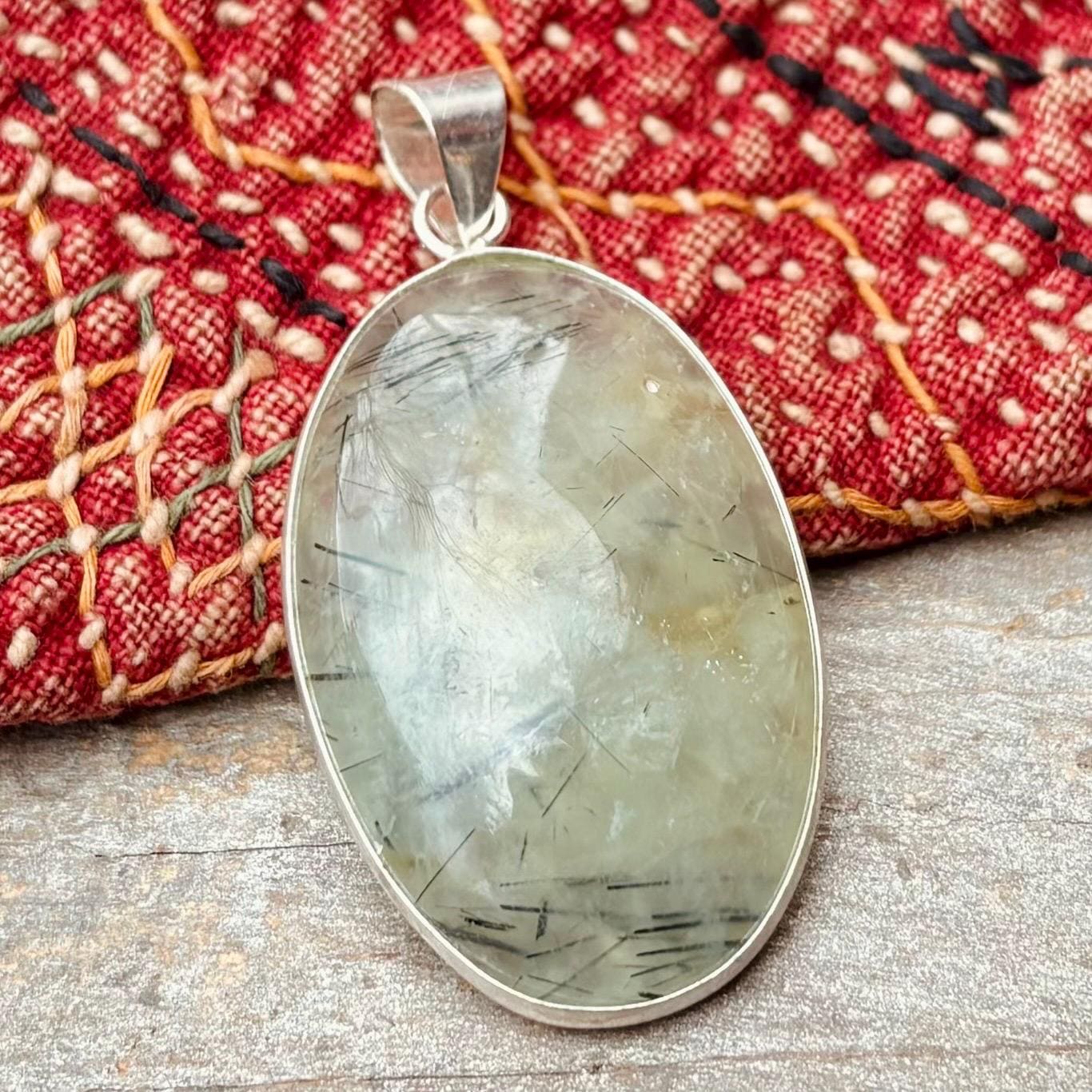 Pendentif préhnite argent massif, Pendentif ovale pierre verte, Pierre semi précieuse, Pierre naturelle, Collier pierre verte naturelle