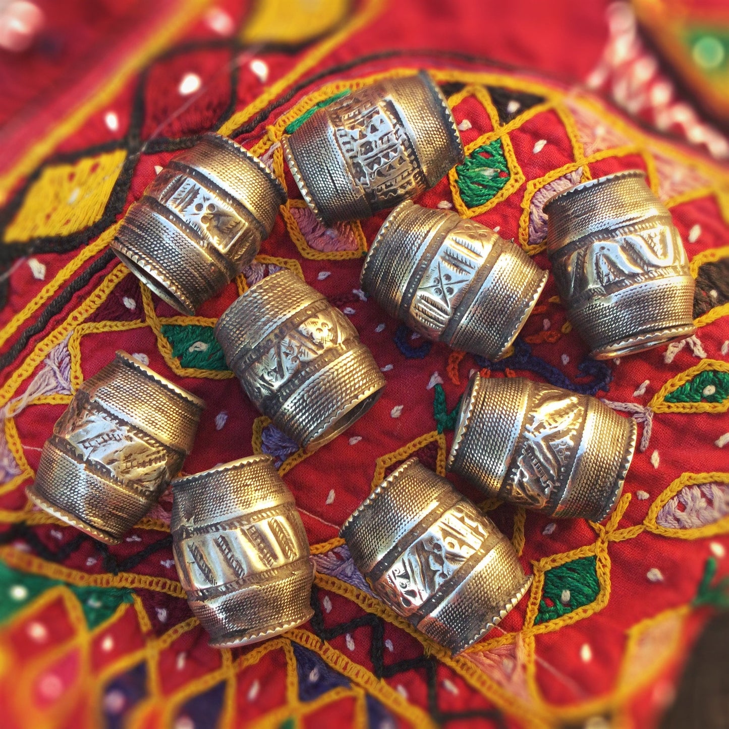 Lot de grosses perles antiques argent, Perles tribales Afghanes tonneau baril grand trou, Perles ethniques tribales vintage, Bijoux Turkmène