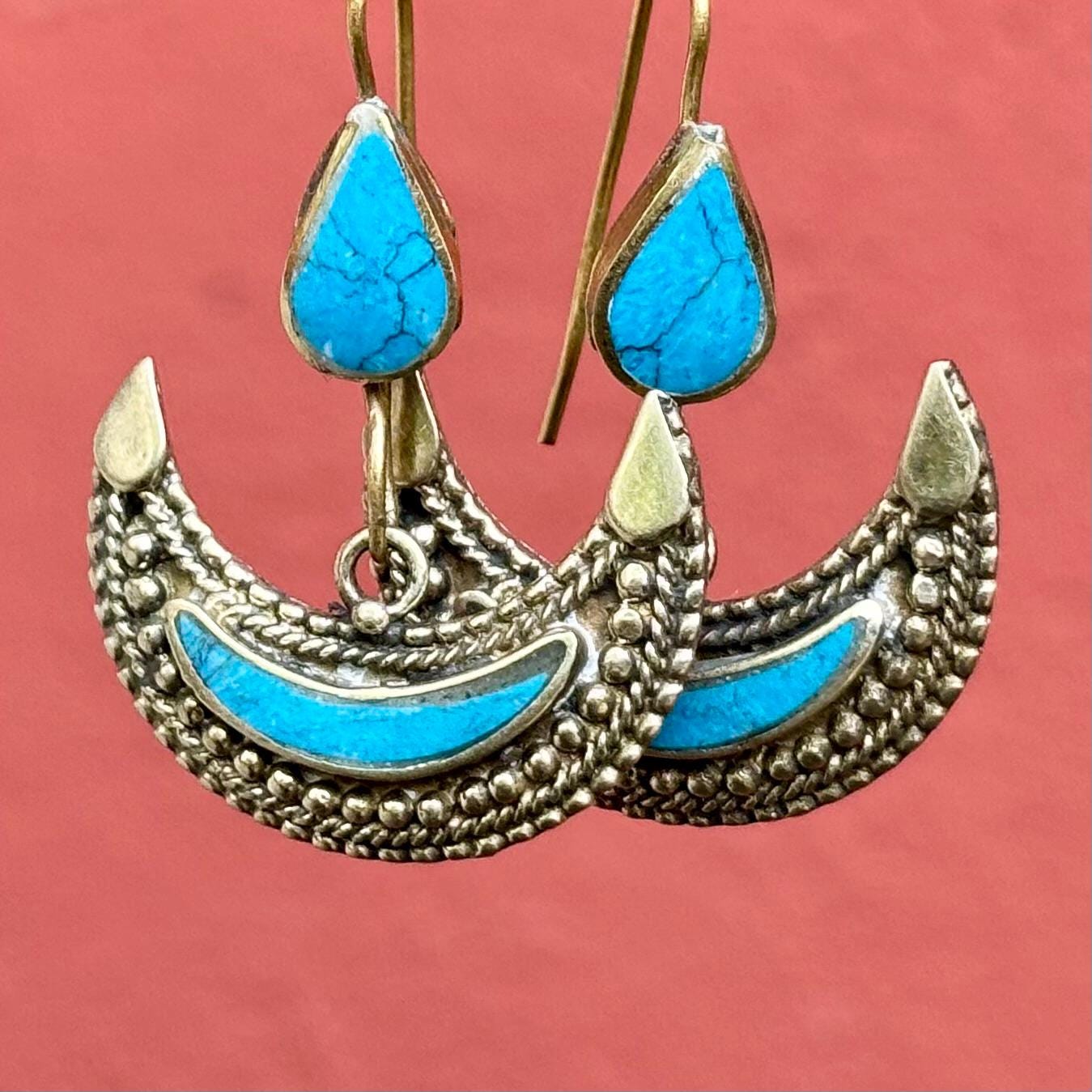Boucles d’oreille demi lune turquoise, Boucles d’oreille croissant boho dorées pierre bleue tribales ethniques festival, Cadeau pour femme