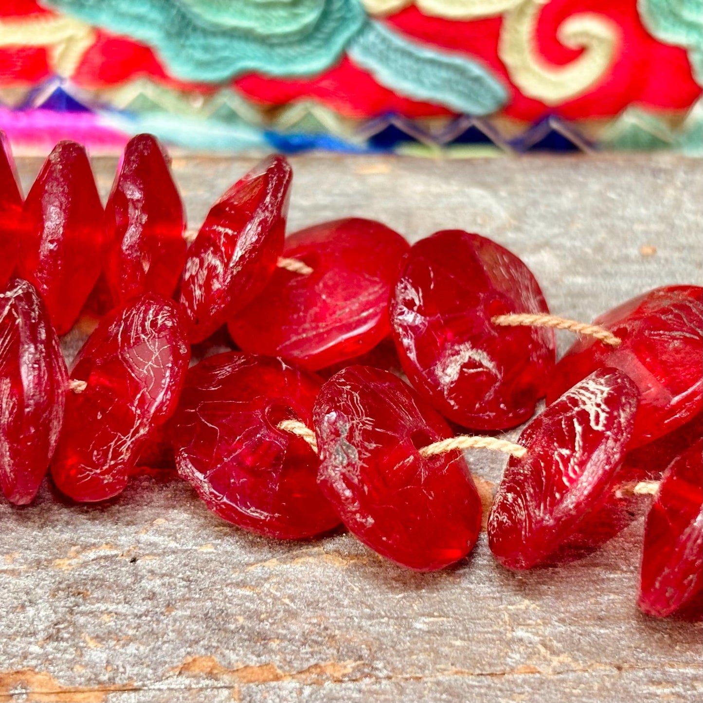 Perles de commerce vaseline rouge soucoupe, Perles antiques en verre de Bohême, Perles anciennes africaines, Perles translucides vintage