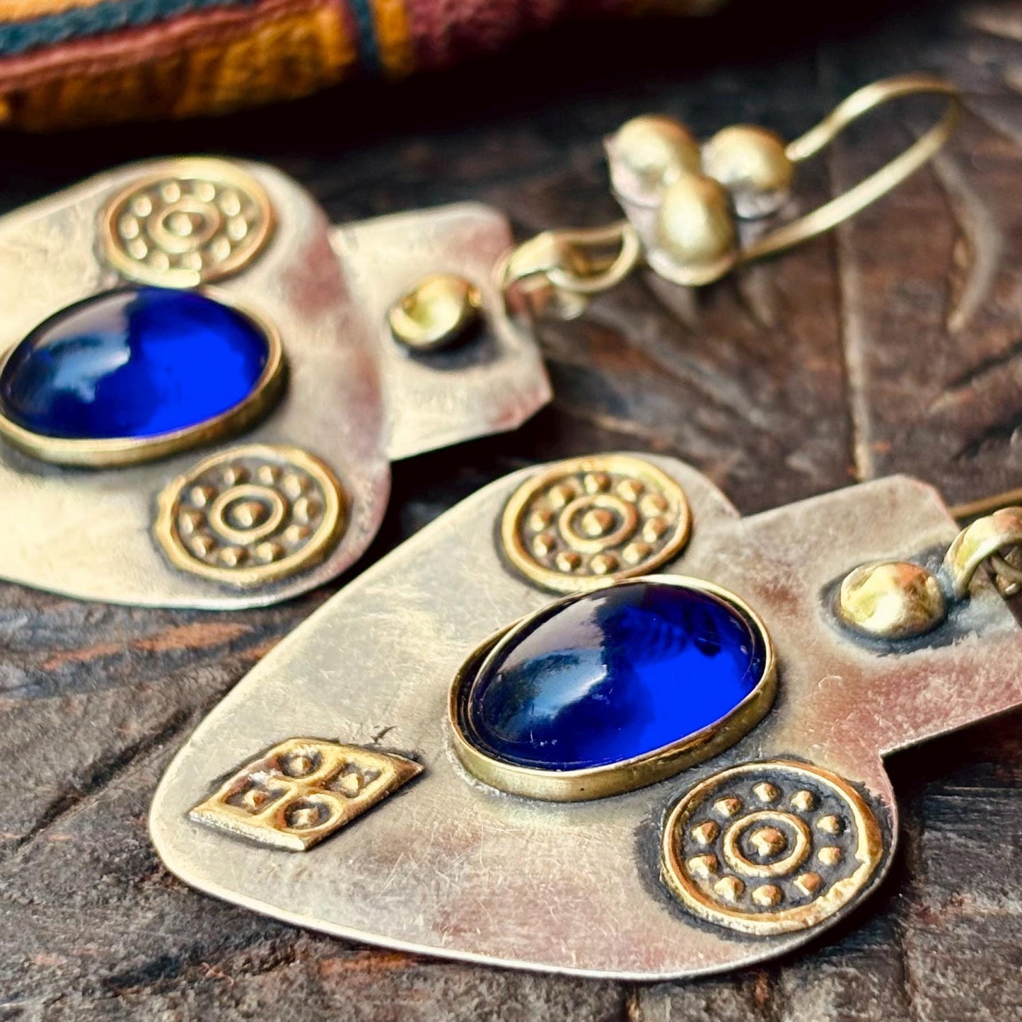 Boucles d'oreilles Asyk cœur argenté pierre bleue - Talisman Turkmène tribu Yomud