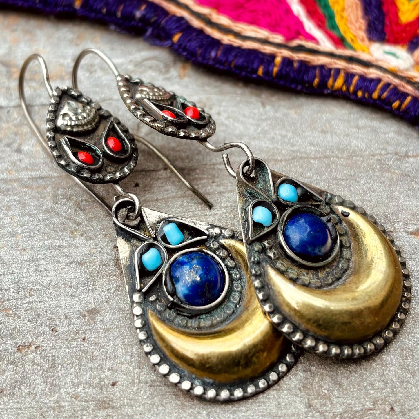 Boucles d’oreille lapis lazuli, Croissant de lune doré, Boucles ethnique tribales orientales, Bijoux afghans, asiatiques, Cadeau pour amie