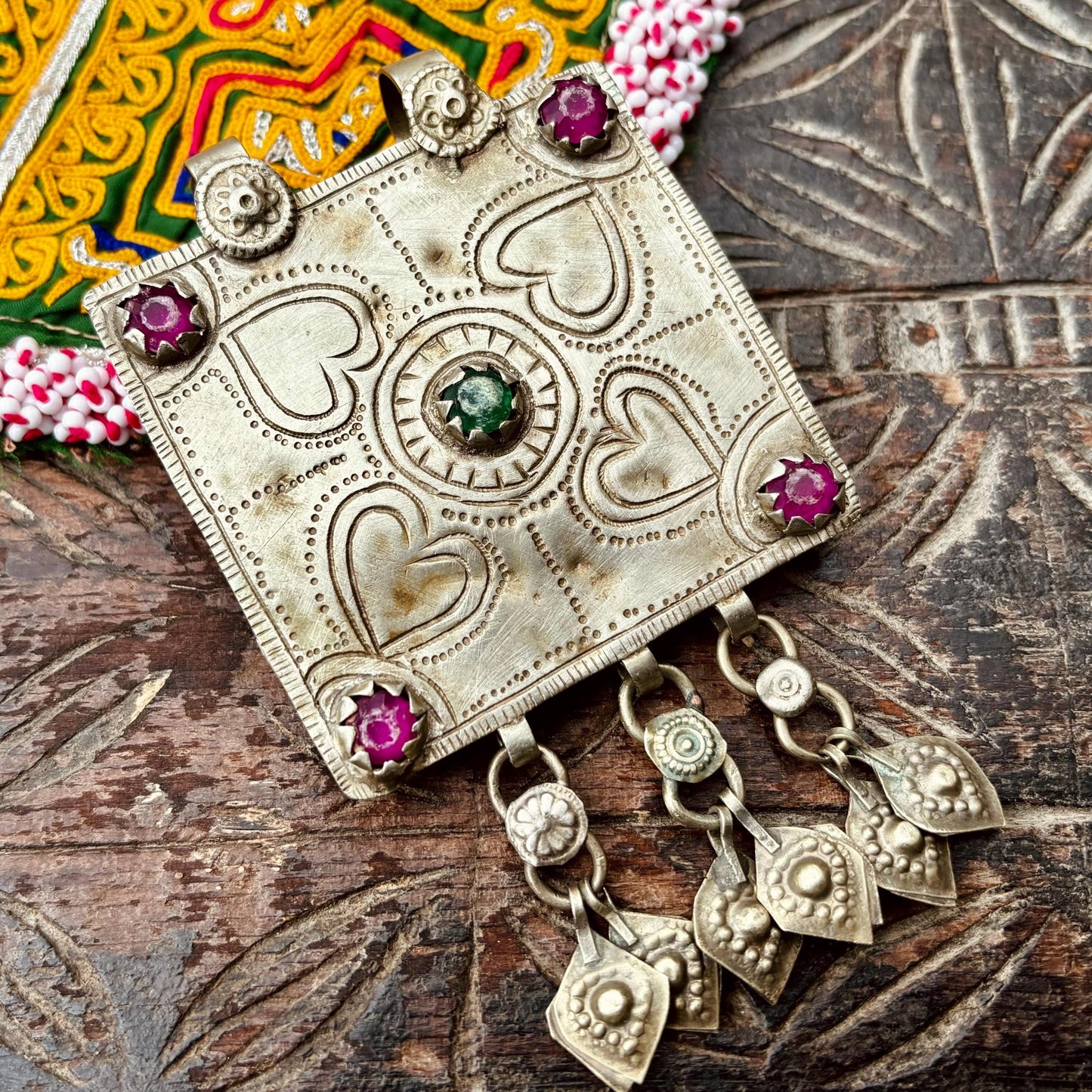 Pendentif tribal carré gravé, bijou ethnique Afghan danse orientale, Pendentif collier vintage Cachemire Bijou asiatique gypsy boho festival