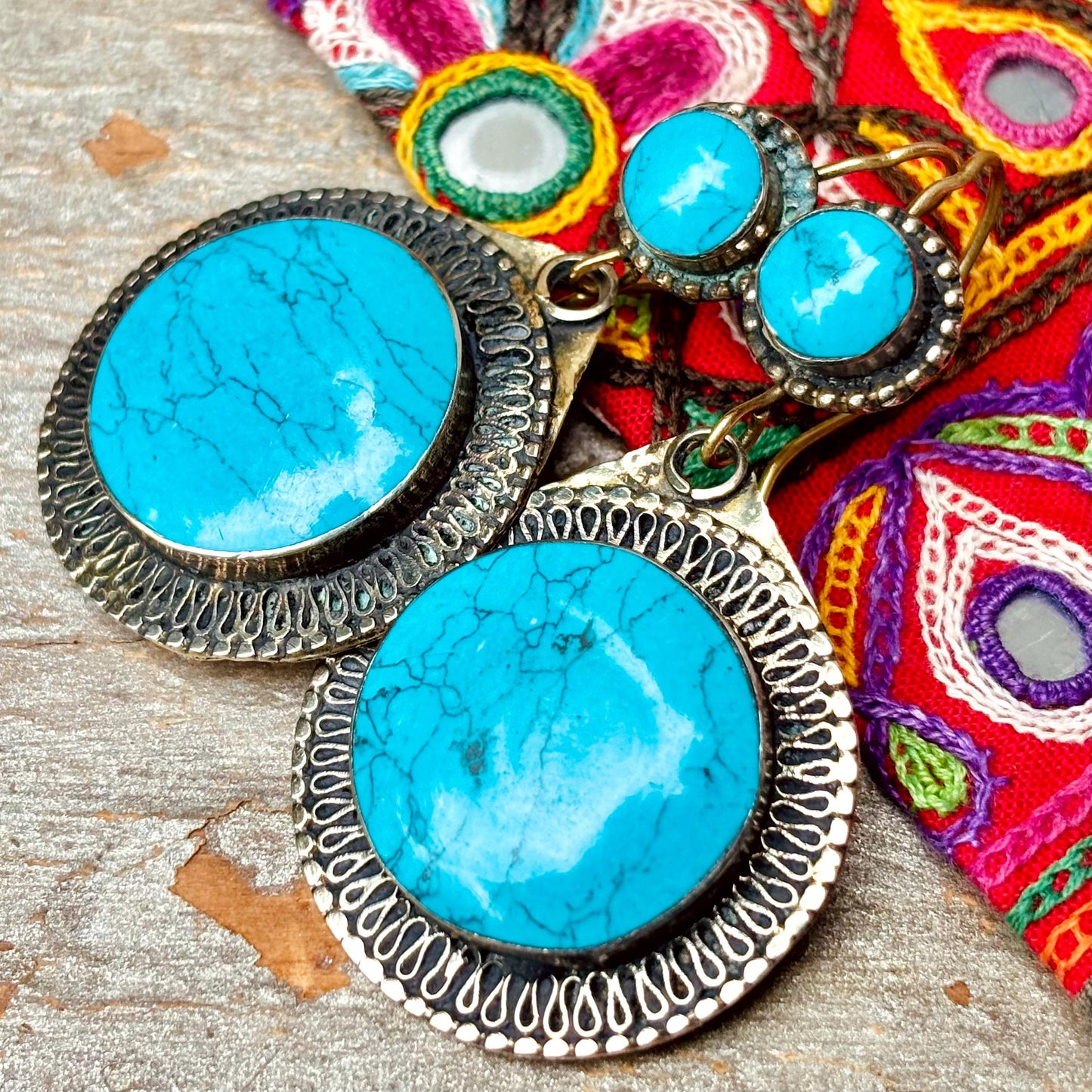 Boucles d’oreille rondes turquoise orientales boho, Boucles d’oreille argenté pierre bleue, Bijou tribal ethnique asiatique, Cadeau femme