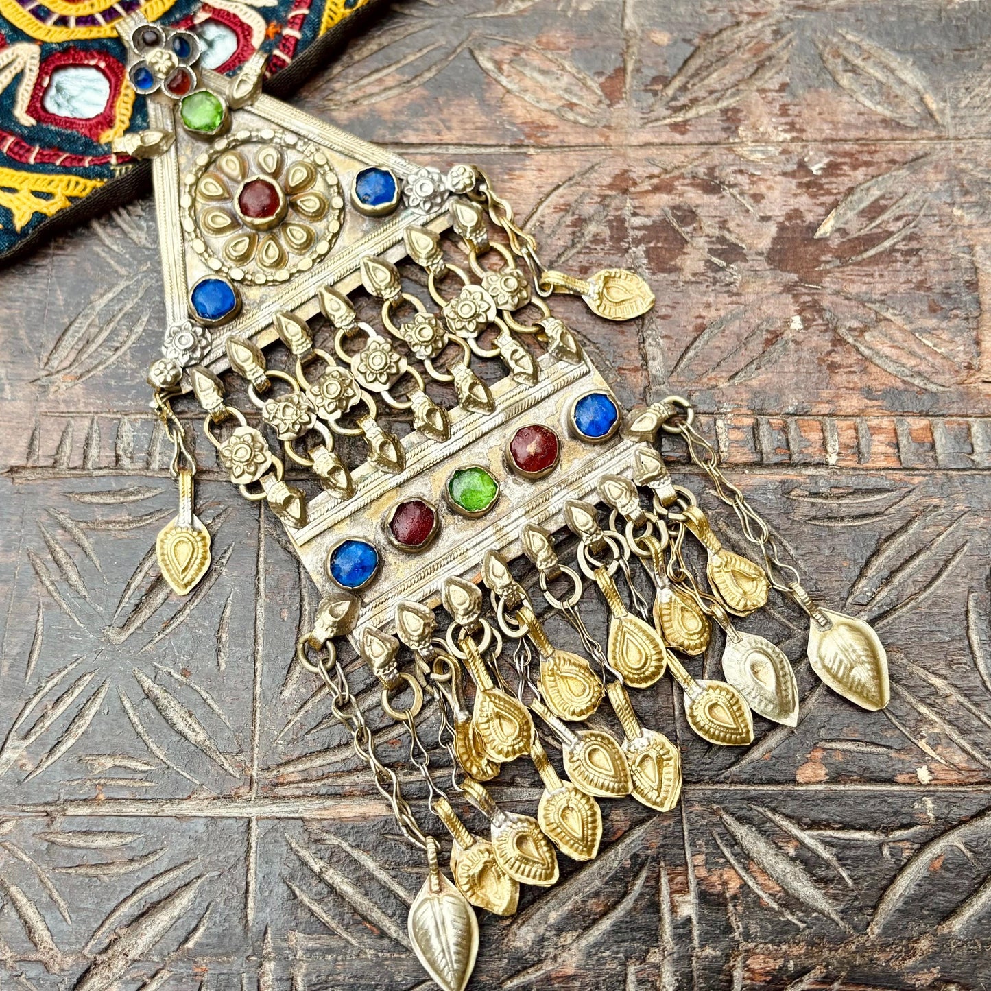 Ornement tribal ethnique boho Afghan, Pendentif triangulaire doré breloques, Bijou danse orientale asiatique, Pendentif ancien tribu Kuchi