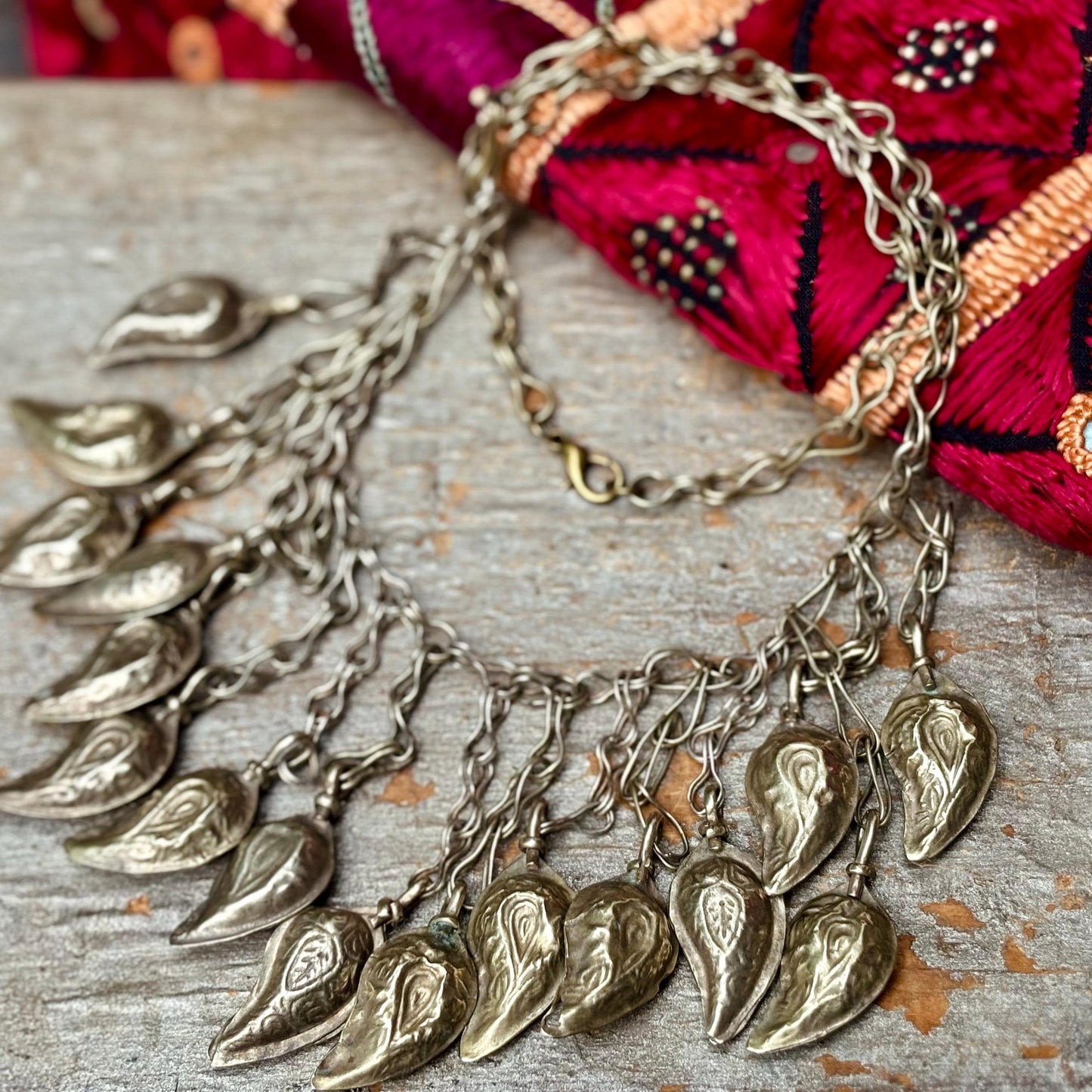 Collier ras de cou boho tribal Paisley, Vieux collier métal breloques, tribu Cachemire Inde, Style bohème chic hippie, Cadeau pour femme