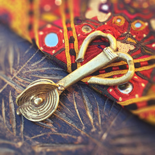 Colgante antiguo de Burkina Faso, amuleto antiguo de bronce, colgante africano vintage, joya étnica tribal antigua, colgante de África Occidental.