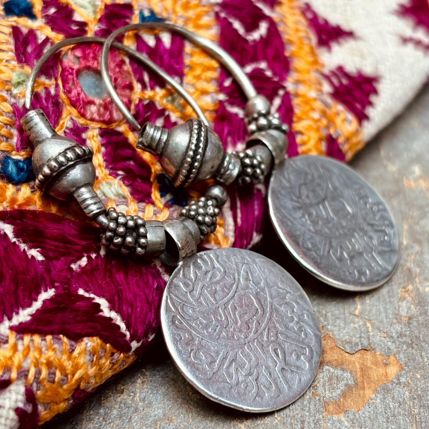 Anneaux argent ancien, Boucles d'oreille créole disque pièce Moghol antique, Bijou ethnique tribal, Style bohème oriental Asie, Cadeau femme