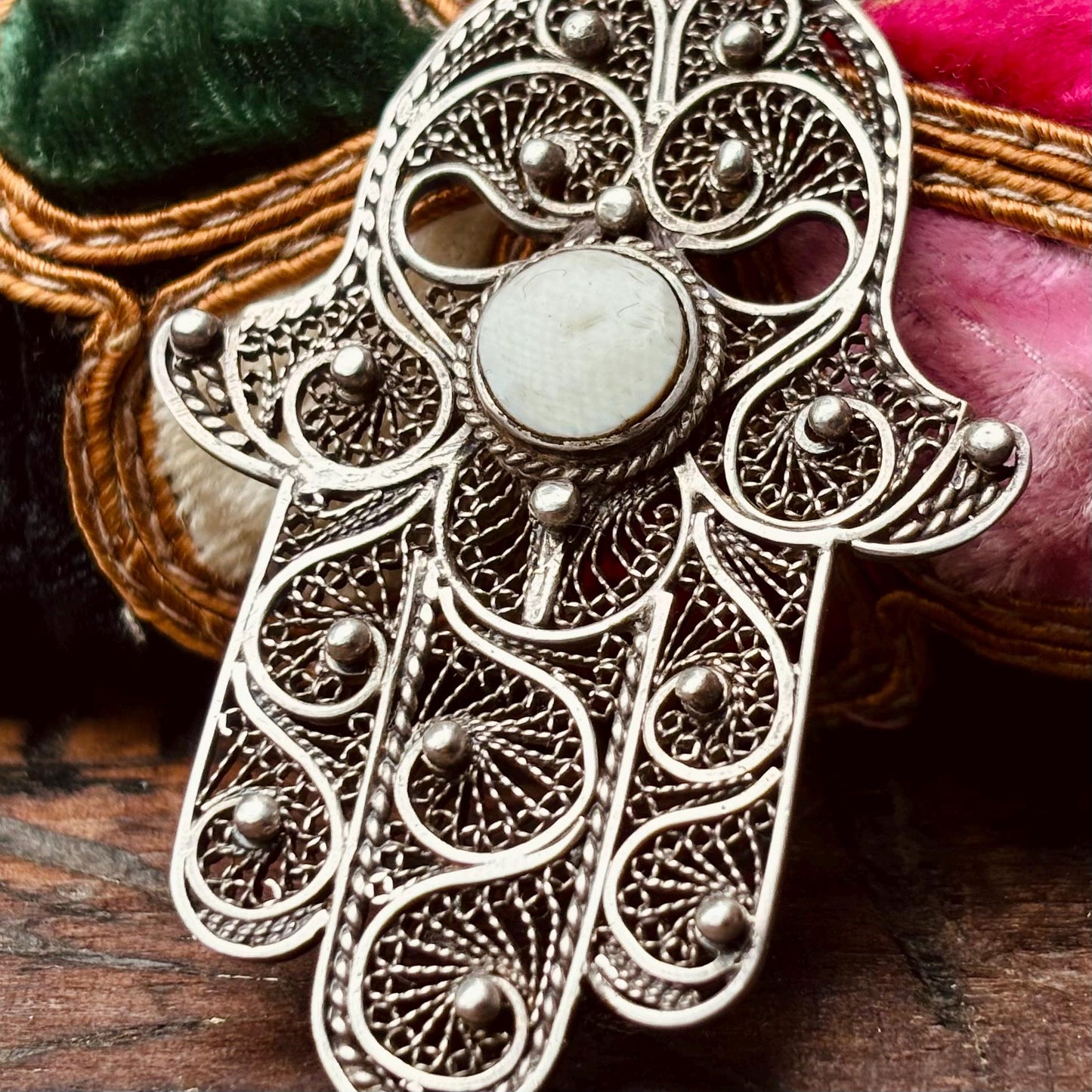 Pendentif main de Fatima en argent filigrane - Hamsa khamsa avec pierre blanche